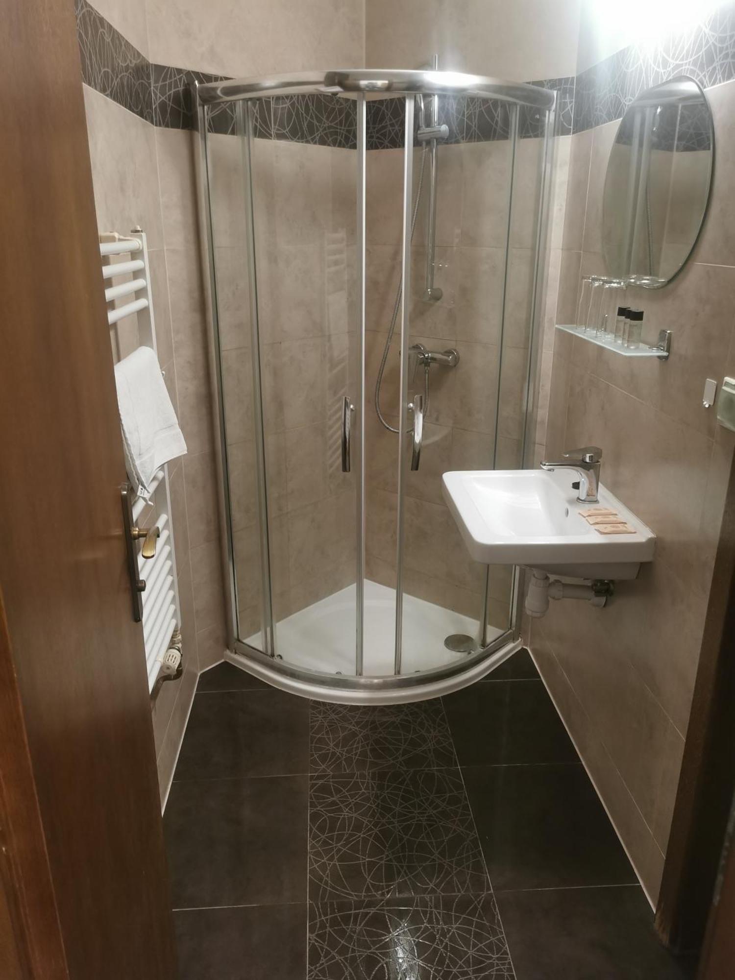 Hotel Diana Nove Mesto nad Vahom Exterior photo