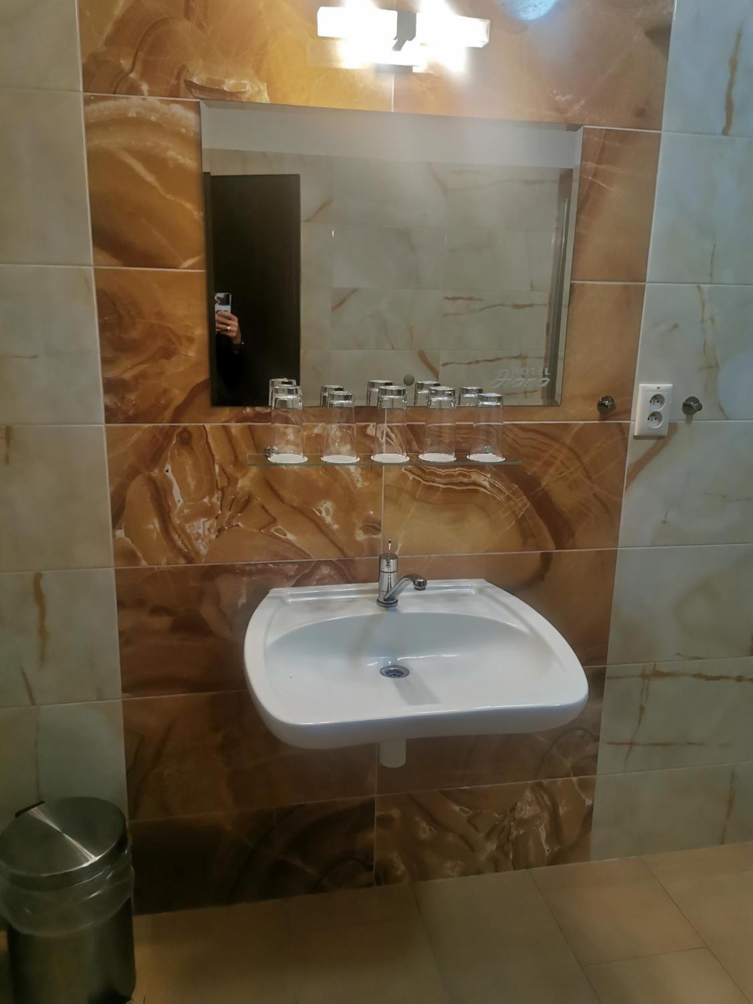 Hotel Diana Nove Mesto nad Vahom Exterior photo