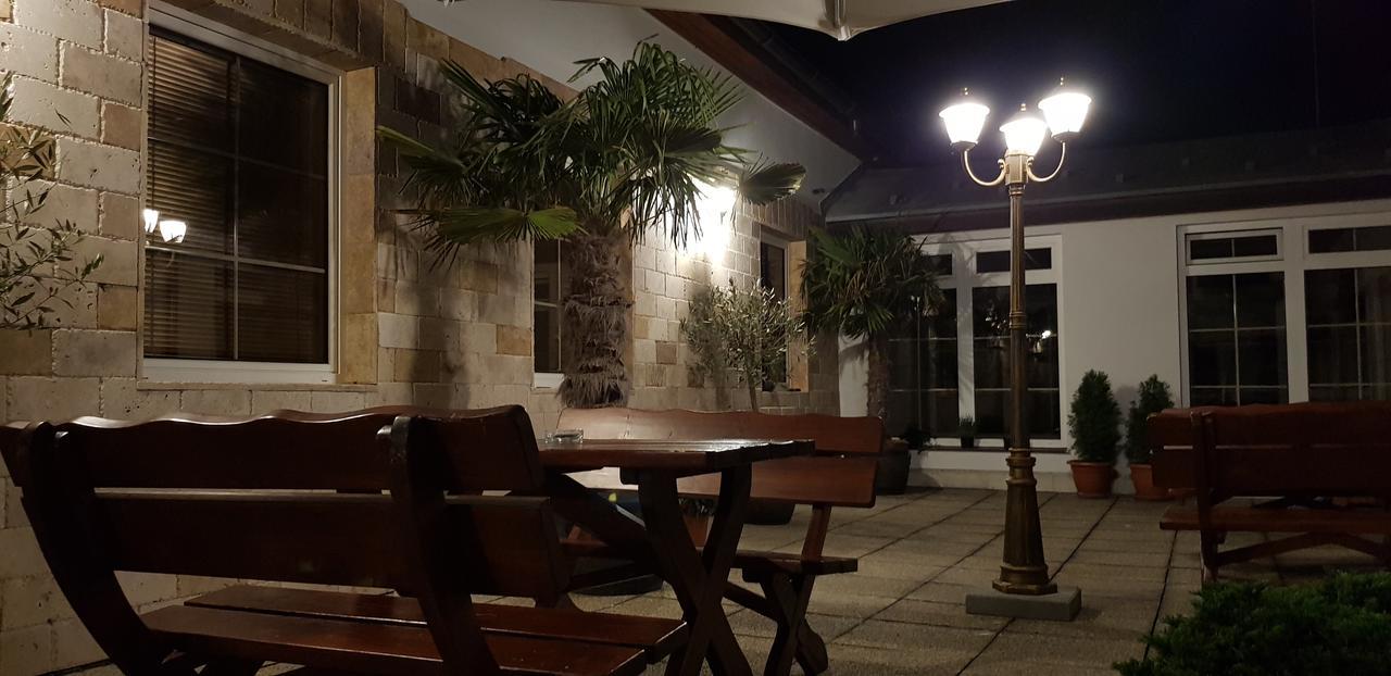 Hotel Diana Nove Mesto nad Vahom Exterior photo