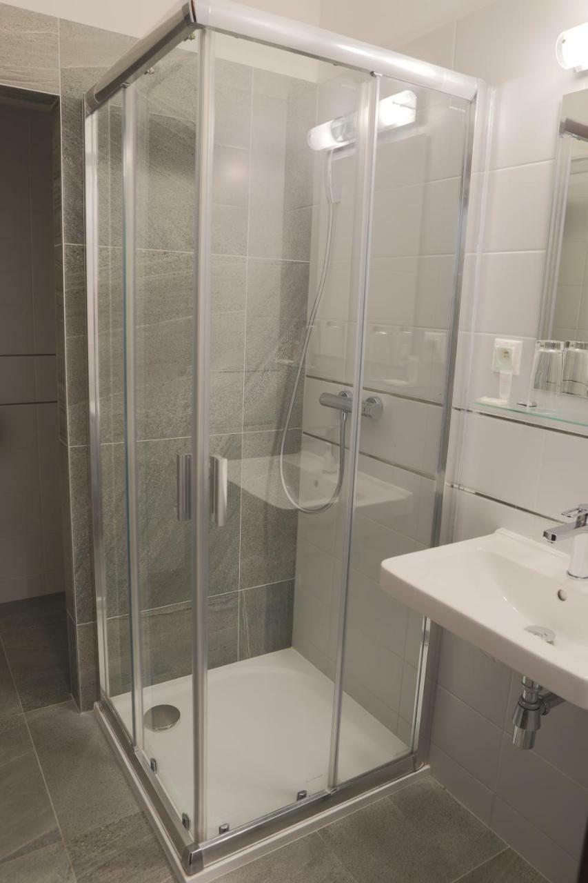 Hotel Diana Nove Mesto nad Vahom Exterior photo